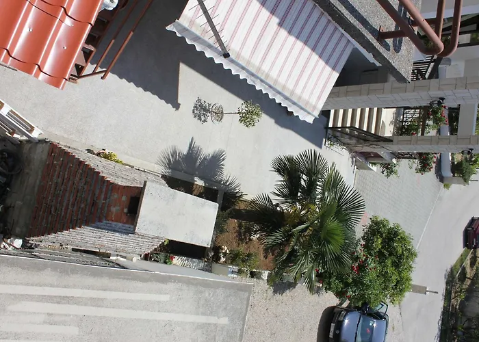 San Antonio-one Bedroom Ground Floor No 3 Apartment *